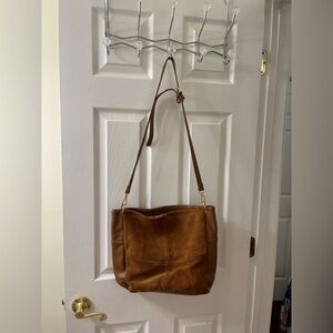 Chic Tan Leather Shoulder Bag
